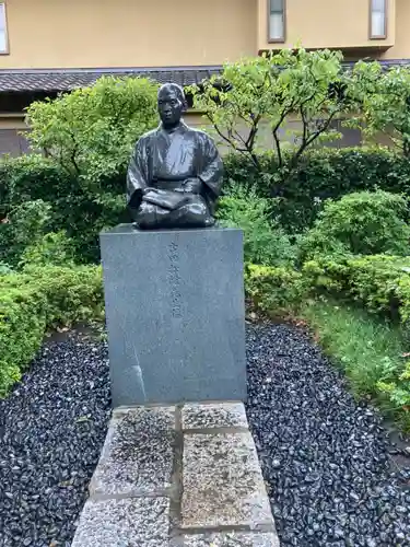 松陰神社の像