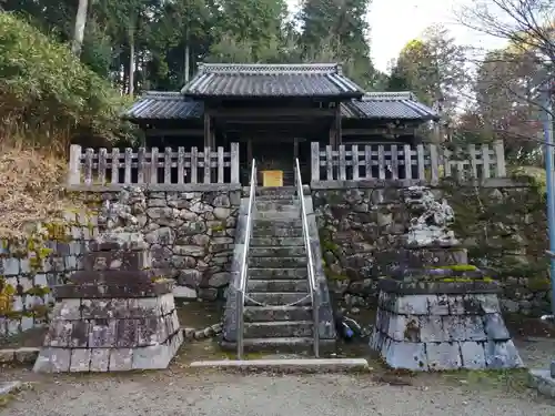 白山神社の本殿