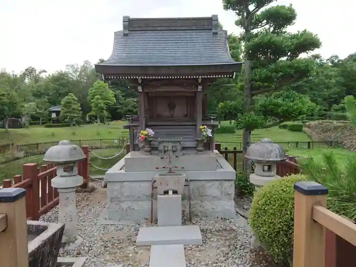 弁財尊天の本殿・本堂