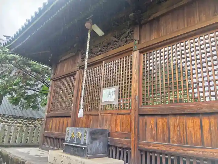 神明神社の{uncategorized: "未分類", other: "その他", undefined: "問題あり", building: "その他建物", grave: "お墓", sacred_gate: "鳥居", guardian: "狛犬", statue: "像", buddha: "仏像", history: "歴史", nature: "自然", garden: "庭園", animal: "動物", pagoda: "塔", temizu: "手水舎", mountain_gate: "山門・神門", sanctuary: "本殿・本堂", subordinate: "末社・摂社", art: "芸術", scenery: "景色", jizo: "地蔵", ema: "絵馬", goshuin: "御朱印", omikuji: "おみくじ", items: "授与品その他", amulet: "お守り", goshuincho: "御朱印帳", eats: "食事", festival: "お祭り", votive_dance: "神楽", shichigosan: "七五三参", wedding: "結婚式", experience: "体験その他", initially: "初詣", around: "周辺", anti_infection: "感染症対策"}