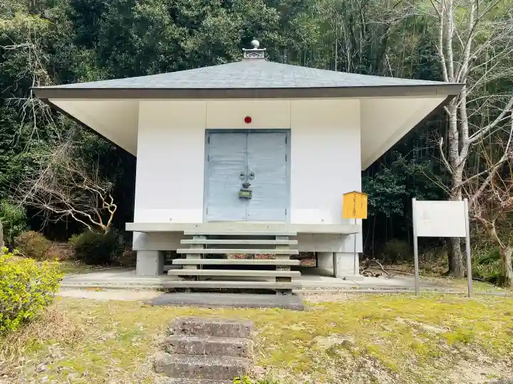 福照寺の{uncategorized: "未分類", other: "その他", undefined: "問題あり", building: "その他建物", grave: "お墓", sacred_gate: "鳥居", guardian: "狛犬", statue: "像", buddha: "仏像", history: "歴史", nature: "自然", garden: "庭園", animal: "動物", pagoda: "塔", temizu: "手水舎", mountain_gate: "山門・神門", sanctuary: "本殿・本堂", subordinate: "末社・摂社", art: "芸術", scenery: "景色", jizo: "地蔵", ema: "絵馬", goshuin: "御朱印", omikuji: "おみくじ", items: "授与品その他", amulet: "お守り", goshuincho: "御朱印帳", eats: "食事", festival: "お祭り", votive_dance: "神楽", shichigosan: "七五三参", wedding: "結婚式", experience: "体験その他", initially: "初詣", around: "周辺", anti_infection: "感染症対策"}