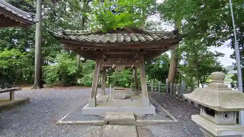 六所神社の手水舎
