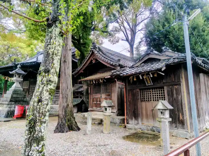 豊川進雄神社の{uncategorized: "未分類", other: "その他", undefined: "問題あり", building: "その他建物", grave: "お墓", sacred_gate: "鳥居", guardian: "狛犬", statue: "像", buddha: "仏像", history: "歴史", nature: "自然", garden: "庭園", animal: "動物", pagoda: "塔", temizu: "手水舎", mountain_gate: "山門・神門", sanctuary: "本殿・本堂", subordinate: "末社・摂社", art: "芸術", scenery: "景色", jizo: "地蔵", ema: "絵馬", goshuin: "御朱印", omikuji: "おみくじ", items: "授与品その他", amulet: "お守り", goshuincho: "御朱印帳", eats: "食事", festival: "お祭り", votive_dance: "神楽", shichigosan: "七五三参", wedding: "結婚式", experience: "体験その他", initially: "初詣", around: "周辺", anti_infection: "感染症対策"}