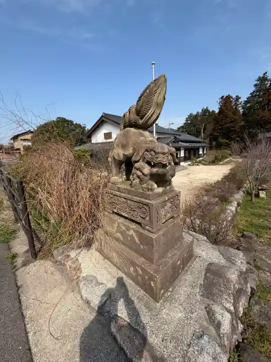 六所神社の{uncategorized: "未分類", other: "その他", undefined: "問題あり", building: "その他建物", grave: "お墓", sacred_gate: "鳥居", guardian: "狛犬", statue: "像", buddha: "仏像", history: "歴史", nature: "自然", garden: "庭園", animal: "動物", pagoda: "塔", temizu: "手水舎", mountain_gate: "山門・神門", sanctuary: "本殿・本堂", subordinate: "末社・摂社", art: "芸術", scenery: "景色", jizo: "地蔵", ema: "絵馬", goshuin: "御朱印", omikuji: "おみくじ", items: "授与品その他", amulet: "お守り", goshuincho: "御朱印帳", eats: "食事", festival: "お祭り", votive_dance: "神楽", shichigosan: "七五三参", wedding: "結婚式", experience: "体験その他", initially: "初詣", around: "周辺", anti_infection: "感染症対策"}