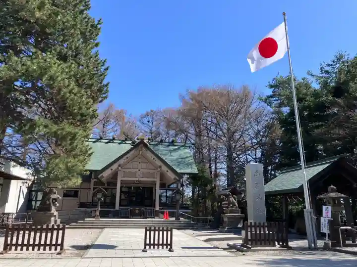 白石神社の{uncategorized: "未分類", other: "その他", undefined: "問題あり", building: "その他建物", grave: "お墓", sacred_gate: "鳥居", guardian: "狛犬", statue: "像", buddha: "仏像", history: "歴史", nature: "自然", garden: "庭園", animal: "動物", pagoda: "塔", temizu: "手水舎", mountain_gate: "山門・神門", sanctuary: "本殿・本堂", subordinate: "末社・摂社", art: "芸術", scenery: "景色", jizo: "地蔵", ema: "絵馬", goshuin: "御朱印", omikuji: "おみくじ", items: "授与品その他", amulet: "お守り", goshuincho: "御朱印帳", eats: "食事", festival: "お祭り", votive_dance: "神楽", shichigosan: "七五三参", wedding: "結婚式", experience: "体験その他", initially: "初詣", around: "周辺", anti_infection: "感染症対策"}