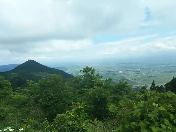 彌彦神社奥宮(御神廟)の景色