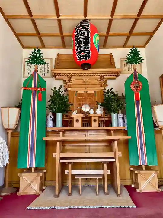 上土朝日稲荷神社の{uncategorized: "未分類", other: "その他", undefined: "問題あり", building: "その他建物", grave: "お墓", sacred_gate: "鳥居", guardian: "狛犬", statue: "像", buddha: "仏像", history: "歴史", nature: "自然", garden: "庭園", animal: "動物", pagoda: "塔", temizu: "手水舎", mountain_gate: "山門・神門", sanctuary: "本殿・本堂", subordinate: "末社・摂社", art: "芸術", scenery: "景色", jizo: "地蔵", ema: "絵馬", goshuin: "御朱印", omikuji: "おみくじ", items: "授与品その他", amulet: "お守り", goshuincho: "御朱印帳", eats: "食事", festival: "お祭り", votive_dance: "神楽", shichigosan: "七五三参", wedding: "結婚式", experience: "体験その他", initially: "初詣", around: "周辺", anti_infection: "感染症対策"}