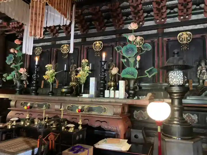 鶴林寺の本殿・本堂