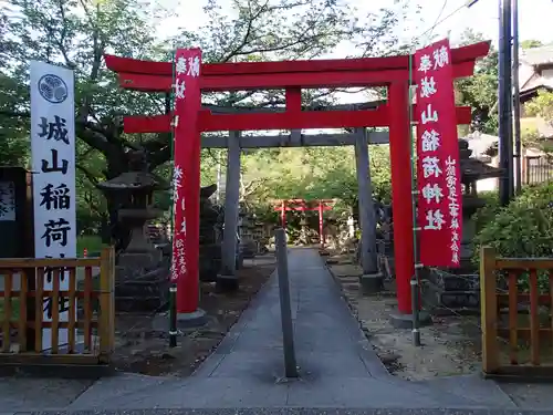 松江城山稲荷神社の鳥居