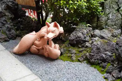 京濱伏見稲荷神社の狛犬