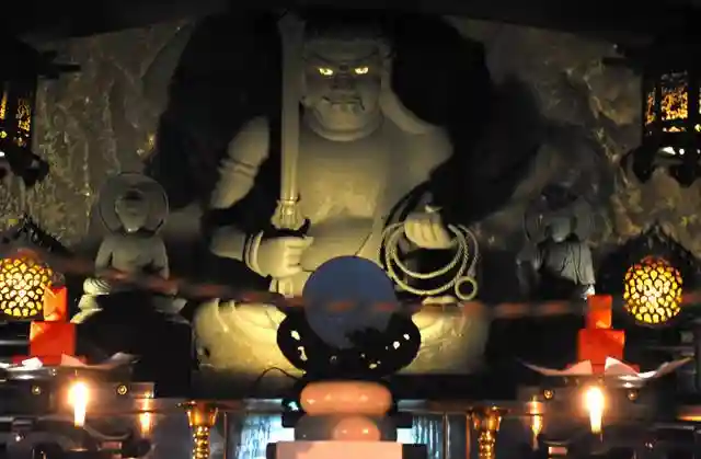 狸谷山不動院の本殿・本堂