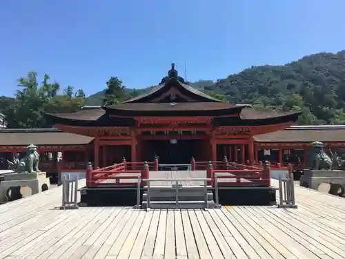 厳島神社の本殿