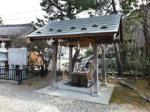 三社神社の手水舎