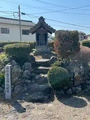 竜昌寺の{uncategorized: "未分類", other: "その他", undefined: "問題あり", building: "その他建物", grave: "お墓", sacred_gate: "鳥居", guardian: "狛犬", statue: "像", buddha: "仏像", history: "歴史", nature: "自然", garden: "庭園", animal: "動物", pagoda: "塔", temizu: "手水舎", mountain_gate: "山門・神門", sanctuary: "本殿・本堂", subordinate: "末社・摂社", art: "芸術", scenery: "景色", jizo: "地蔵", ema: "絵馬", goshuin: "御朱印", omikuji: "おみくじ", items: "授与品その他", amulet: "お守り", goshuincho: "御朱印帳", eats: "食事", festival: "お祭り", votive_dance: "神楽", shichigosan: "七五三参", wedding: "結婚式", experience: "体験その他", initially: "初詣", around: "周辺", anti_infection: "感染症対策"}