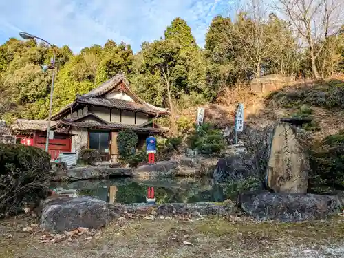 曽野稲荷神社の庭園