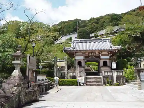 薬王寺の山門・神門