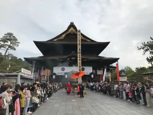 善光寺の本殿・本堂