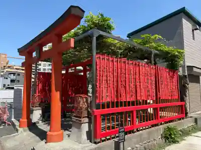 三藤稲荷社の{uncategorized: "未分類", other: "その他", undefined: "問題あり", building: "その他建物", grave: "お墓", sacred_gate: "鳥居", guardian: "狛犬", statue: "像", buddha: "仏像", history: "歴史", nature: "自然", garden: "庭園", animal: "動物", pagoda: "塔", temizu: "手水舎", mountain_gate: "山門・神門", sanctuary: "本殿・本堂", subordinate: "末社・摂社", art: "芸術", scenery: "景色", jizo: "地蔵", ema: "絵馬", goshuin: "御朱印", omikuji: "おみくじ", items: "授与品その他", amulet: "お守り", goshuincho: "御朱印帳", eats: "食事", festival: "お祭り", votive_dance: "神楽", shichigosan: "七五三参", wedding: "結婚式", experience: "体験その他", initially: "初詣", around: "周辺", anti_infection: "感染症対策"}