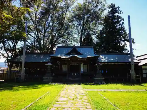 諏訪護国神社の本殿・本堂