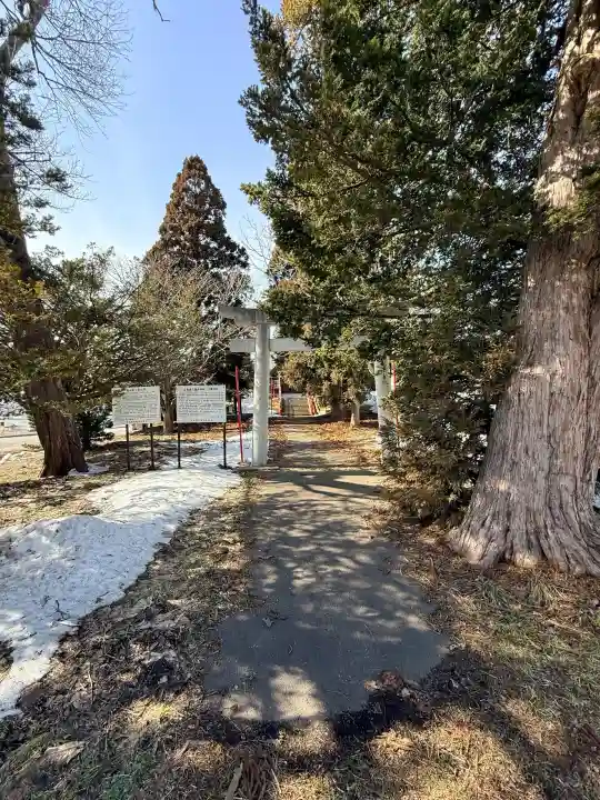 市渡稲荷神社・川濯神社の{uncategorized: "未分類", other: "その他", undefined: "問題あり", building: "その他建物", grave: "お墓", sacred_gate: "鳥居", guardian: "狛犬", statue: "像", buddha: "仏像", history: "歴史", nature: "自然", garden: "庭園", animal: "動物", pagoda: "塔", temizu: "手水舎", mountain_gate: "山門・神門", sanctuary: "本殿・本堂", subordinate: "末社・摂社", art: "芸術", scenery: "景色", jizo: "地蔵", ema: "絵馬", goshuin: "御朱印", omikuji: "おみくじ", items: "授与品その他", amulet: "お守り", goshuincho: "御朱印帳", eats: "食事", festival: "お祭り", votive_dance: "神楽", shichigosan: "七五三参", wedding: "結婚式", experience: "体験その他", initially: "初詣", around: "周辺", anti_infection: "感染症対策"}