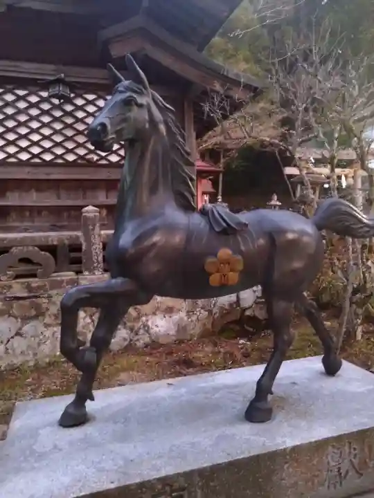 古熊神社の{uncategorized: "未分類", other: "その他", undefined: "問題あり", building: "その他建物", grave: "お墓", sacred_gate: "鳥居", guardian: "狛犬", statue: "像", buddha: "仏像", history: "歴史", nature: "自然", garden: "庭園", animal: "動物", pagoda: "塔", temizu: "手水舎", mountain_gate: "山門・神門", sanctuary: "本殿・本堂", subordinate: "末社・摂社", art: "芸術", scenery: "景色", jizo: "地蔵", ema: "絵馬", goshuin: "御朱印", omikuji: "おみくじ", items: "授与品その他", amulet: "お守り", goshuincho: "御朱印帳", eats: "食事", festival: "お祭り", votive_dance: "神楽", shichigosan: "七五三参", wedding: "結婚式", experience: "体験その他", initially: "初詣", around: "周辺", anti_infection: "感染症対策"}