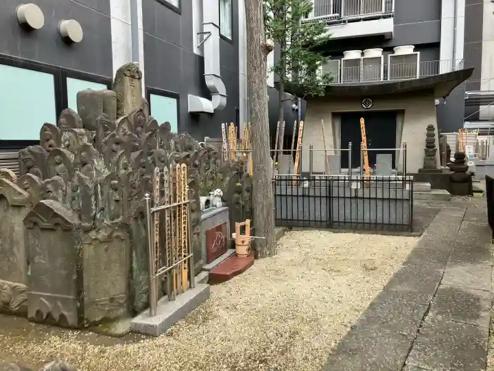 幸福寺の{uncategorized: "未分類", other: "その他", undefined: "問題あり", building: "その他建物", grave: "お墓", sacred_gate: "鳥居", guardian: "狛犬", statue: "像", buddha: "仏像", history: "歴史", nature: "自然", garden: "庭園", animal: "動物", pagoda: "塔", temizu: "手水舎", mountain_gate: "山門・神門", sanctuary: "本殿・本堂", subordinate: "末社・摂社", art: "芸術", scenery: "景色", jizo: "地蔵", ema: "絵馬", goshuin: "御朱印", omikuji: "おみくじ", items: "授与品その他", amulet: "お守り", goshuincho: "御朱印帳", eats: "食事", festival: "お祭り", votive_dance: "神楽", shichigosan: "七五三参", wedding: "結婚式", experience: "体験その他", initially: "初詣", around: "周辺", anti_infection: "感染症対策"}