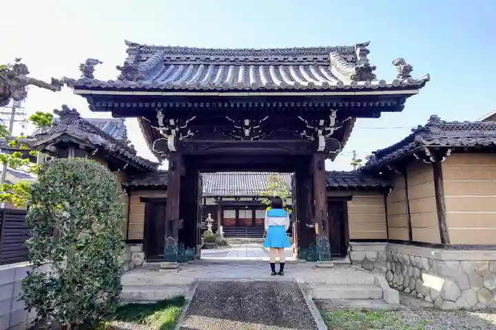 法伝寺の山門・神門