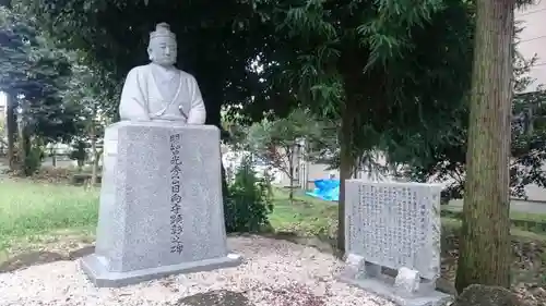 一日市場八幡神社の像