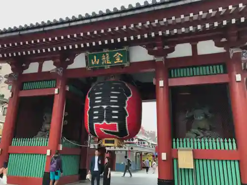 浅草寺の山門