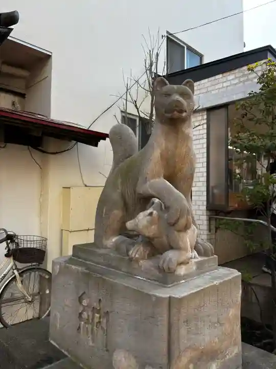 皆中稲荷神社の{uncategorized: "未分類", other: "その他", undefined: "問題あり", building: "その他建物", grave: "お墓", sacred_gate: "鳥居", guardian: "狛犬", statue: "像", buddha: "仏像", history: "歴史", nature: "自然", garden: "庭園", animal: "動物", pagoda: "塔", temizu: "手水舎", mountain_gate: "山門・神門", sanctuary: "本殿・本堂", subordinate: "末社・摂社", art: "芸術", scenery: "景色", jizo: "地蔵", ema: "絵馬", goshuin: "御朱印", omikuji: "おみくじ", items: "授与品その他", amulet: "お守り", goshuincho: "御朱印帳", eats: "食事", festival: "お祭り", votive_dance: "神楽", shichigosan: "七五三参", wedding: "結婚式", experience: "体験その他", initially: "初詣", around: "周辺", anti_infection: "感染症対策"}