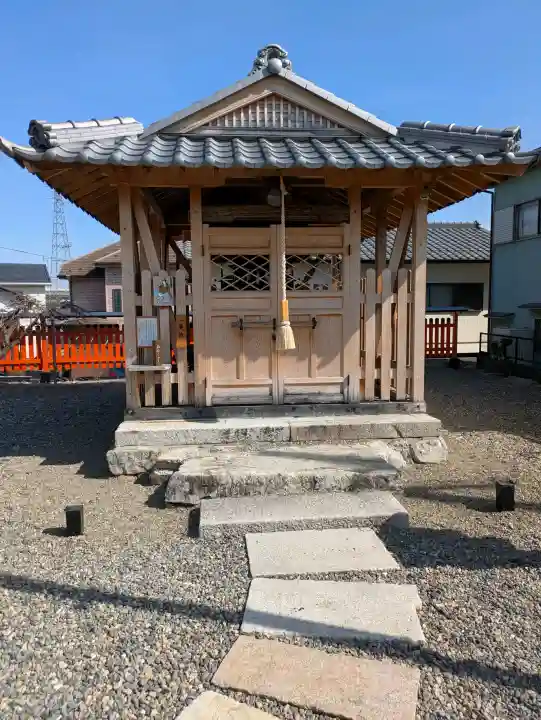 石占井神社の{uncategorized: "未分類", other: "その他", undefined: "問題あり", building: "その他建物", grave: "お墓", sacred_gate: "鳥居", guardian: "狛犬", statue: "像", buddha: "仏像", history: "歴史", nature: "自然", garden: "庭園", animal: "動物", pagoda: "塔", temizu: "手水舎", mountain_gate: "山門・神門", sanctuary: "本殿・本堂", subordinate: "末社・摂社", art: "芸術", scenery: "景色", jizo: "地蔵", ema: "絵馬", goshuin: "御朱印", omikuji: "おみくじ", items: "授与品その他", amulet: "お守り", goshuincho: "御朱印帳", eats: "食事", festival: "お祭り", votive_dance: "神楽", shichigosan: "七五三参", wedding: "結婚式", experience: "体験その他", initially: "初詣", around: "周辺", anti_infection: "感染症対策"}
