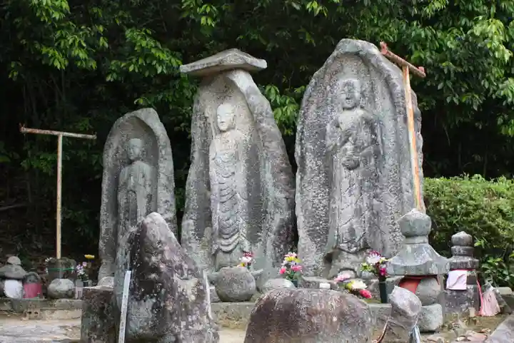 廃少菩提寺石多宝塔・石仏(滋賀県)