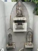真弘寺の{uncategorized: "未分類", other: "その他", undefined: "問題あり", building: "その他建物", grave: "お墓", sacred_gate: "鳥居", guardian: "狛犬", statue: "像", buddha: "仏像", history: "歴史", nature: "自然", garden: "庭園", animal: "動物", pagoda: "塔", temizu: "手水舎", mountain_gate: "山門・神門", sanctuary: "本殿・本堂", subordinate: "末社・摂社", art: "芸術", scenery: "景色", jizo: "地蔵", ema: "絵馬", goshuin: "御朱印", omikuji: "おみくじ", items: "授与品その他", amulet: "お守り", goshuincho: "御朱印帳", eats: "食事", festival: "お祭り", votive_dance: "神楽", shichigosan: "七五三参", wedding: "結婚式", experience: "体験その他", initially: "初詣", around: "周辺", anti_infection: "感染症対策"}