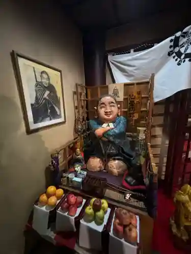 三瀧山不動院の{uncategorized: "未分類", other: "その他", undefined: "問題あり", building: "その他建物", grave: "お墓", sacred_gate: "鳥居", guardian: "狛犬", statue: "像", buddha: "仏像", history: "歴史", nature: "自然", garden: "庭園", animal: "動物", pagoda: "塔", temizu: "手水舎", mountain_gate: "山門・神門", sanctuary: "本殿・本堂", subordinate: "末社・摂社", art: "芸術", scenery: "景色", jizo: "地蔵", ema: "絵馬", goshuin: "御朱印", omikuji: "おみくじ", items: "授与品その他", amulet: "お守り", goshuincho: "御朱印帳", eats: "食事", festival: "お祭り", votive_dance: "神楽", shichigosan: "七五三参", wedding: "結婚式", experience: "体験その他", initially: "初詣", around: "周辺", anti_infection: "感染症対策"}