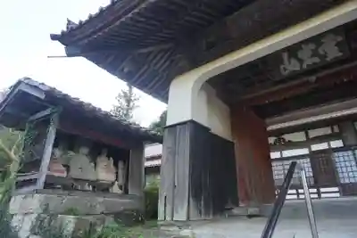 栄泉寺の山門・神門