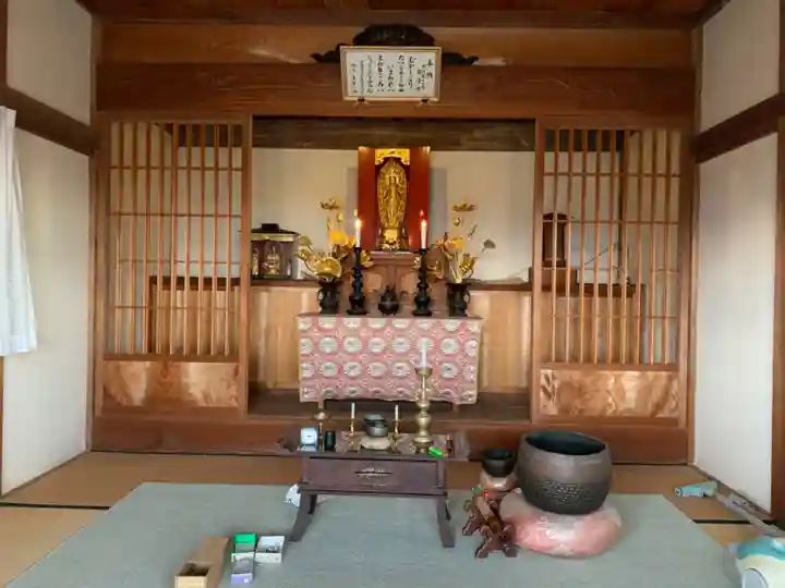 白間津観音堂の本殿・本堂