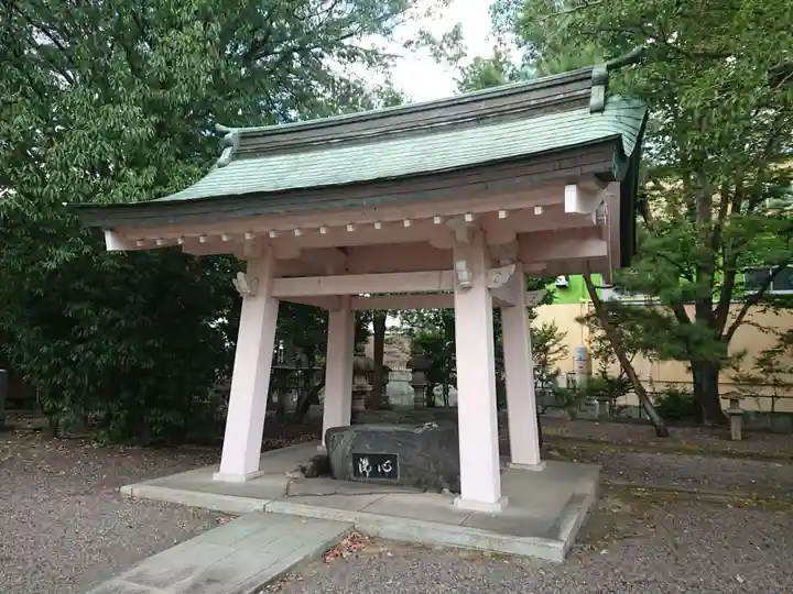 十二所社(徳重)の手水舎