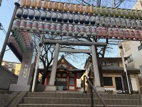 浅草富士浅間神社の{uncategorized: "未分類", other: "その他", undefined: "問題あり", building: "その他建物", grave: "お墓", sacred_gate: "鳥居", guardian: "狛犬", statue: "像", buddha: "仏像", history: "歴史", nature: "自然", garden: "庭園", animal: "動物", pagoda: "塔", temizu: "手水舎", mountain_gate: "山門・神門", sanctuary: "本殿・本堂", subordinate: "末社・摂社", art: "芸術", scenery: "景色", jizo: "地蔵", ema: "絵馬", goshuin: "御朱印", omikuji: "おみくじ", items: "授与品その他", amulet: "お守り", goshuincho: "御朱印帳", eats: "食事", festival: "お祭り", votive_dance: "神楽", shichigosan: "七五三参", wedding: "結婚式", experience: "体験その他", initially: "初詣", around: "周辺", anti_infection: "感染症対策"}