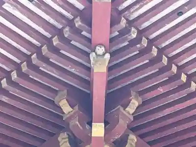 日吉大社　西本宮の{uncategorized: "未分類", other: "その他", undefined: "問題あり", building: "その他建物", grave: "お墓", sacred_gate: "鳥居", guardian: "狛犬", statue: "像", buddha: "仏像", history: "歴史", nature: "自然", garden: "庭園", animal: "動物", pagoda: "塔", temizu: "手水舎", mountain_gate: "山門・神門", sanctuary: "本殿・本堂", subordinate: "末社・摂社", art: "芸術", scenery: "景色", jizo: "地蔵", ema: "絵馬", goshuin: "御朱印", omikuji: "おみくじ", items: "授与品その他", amulet: "お守り", goshuincho: "御朱印帳", eats: "食事", festival: "お祭り", votive_dance: "神楽", shichigosan: "七五三参", wedding: "結婚式", experience: "体験その他", initially: "初詣", around: "周辺", anti_infection: "感染症対策"}