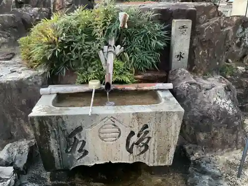 天神社・覚明堂（牛山町）の手水舎