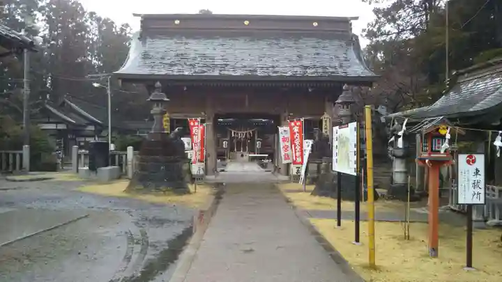常陸第三宮 吉田神社の山門・神門