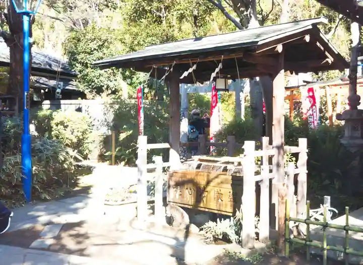 花園稲荷神社の手水舎