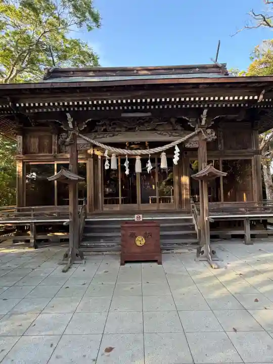 遠見岬神社の{uncategorized: "未分類", other: "その他", undefined: "問題あり", building: "その他建物", grave: "お墓", sacred_gate: "鳥居", guardian: "狛犬", statue: "像", buddha: "仏像", history: "歴史", nature: "自然", garden: "庭園", animal: "動物", pagoda: "塔", temizu: "手水舎", mountain_gate: "山門・神門", sanctuary: "本殿・本堂", subordinate: "末社・摂社", art: "芸術", scenery: "景色", jizo: "地蔵", ema: "絵馬", goshuin: "御朱印", omikuji: "おみくじ", items: "授与品その他", amulet: "お守り", goshuincho: "御朱印帳", eats: "食事", festival: "お祭り", votive_dance: "神楽", shichigosan: "七五三参", wedding: "結婚式", experience: "体験その他", initially: "初詣", around: "周辺", anti_infection: "感染症対策"}