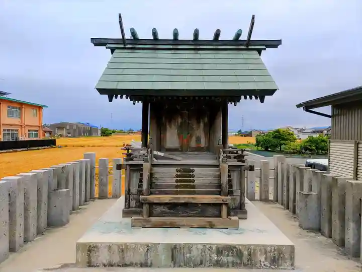飛島神社の本殿・本堂