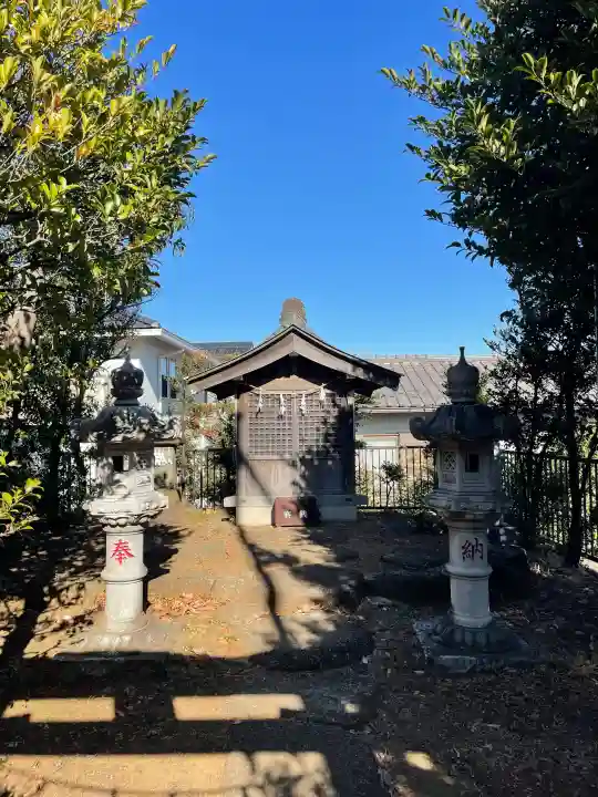 伊勢社の{uncategorized: "未分類", other: "その他", undefined: "問題あり", building: "その他建物", grave: "お墓", sacred_gate: "鳥居", guardian: "狛犬", statue: "像", buddha: "仏像", history: "歴史", nature: "自然", garden: "庭園", animal: "動物", pagoda: "塔", temizu: "手水舎", mountain_gate: "山門・神門", sanctuary: "本殿・本堂", subordinate: "末社・摂社", art: "芸術", scenery: "景色", jizo: "地蔵", ema: "絵馬", goshuin: "御朱印", omikuji: "おみくじ", items: "授与品その他", amulet: "お守り", goshuincho: "御朱印帳", eats: "食事", festival: "お祭り", votive_dance: "神楽", shichigosan: "七五三参", wedding: "結婚式", experience: "体験その他", initially: "初詣", around: "周辺", anti_infection: "感染症対策"}