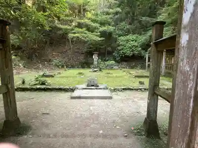 伊野天照皇大神宮の{uncategorized: "未分類", other: "その他", undefined: "問題あり", building: "その他建物", grave: "お墓", sacred_gate: "鳥居", guardian: "狛犬", statue: "像", buddha: "仏像", history: "歴史", nature: "自然", garden: "庭園", animal: "動物", pagoda: "塔", temizu: "手水舎", mountain_gate: "山門・神門", sanctuary: "本殿・本堂", subordinate: "末社・摂社", art: "芸術", scenery: "景色", jizo: "地蔵", ema: "絵馬", goshuin: "御朱印", omikuji: "おみくじ", items: "授与品その他", amulet: "お守り", goshuincho: "御朱印帳", eats: "食事", festival: "お祭り", votive_dance: "神楽", shichigosan: "七五三参", wedding: "結婚式", experience: "体験その他", initially: "初詣", around: "周辺", anti_infection: "感染症対策"}