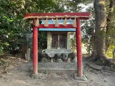 黄金塚稲荷神社の{uncategorized: "未分類", other: "その他", undefined: "問題あり", building: "その他建物", grave: "お墓", sacred_gate: "鳥居", guardian: "狛犬", statue: "像", buddha: "仏像", history: "歴史", nature: "自然", garden: "庭園", animal: "動物", pagoda: "塔", temizu: "手水舎", mountain_gate: "山門・神門", sanctuary: "本殿・本堂", subordinate: "末社・摂社", art: "芸術", scenery: "景色", jizo: "地蔵", ema: "絵馬", goshuin: "御朱印", omikuji: "おみくじ", items: "授与品その他", amulet: "お守り", goshuincho: "御朱印帳", eats: "食事", festival: "お祭り", votive_dance: "神楽", shichigosan: "七五三参", wedding: "結婚式", experience: "体験その他", initially: "初詣", around: "周辺", anti_infection: "感染症対策"}