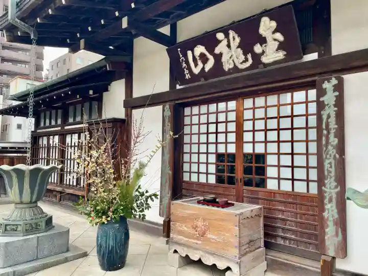 大円寺の{uncategorized: "未分類", other: "その他", undefined: "問題あり", building: "その他建物", grave: "お墓", sacred_gate: "鳥居", guardian: "狛犬", statue: "像", buddha: "仏像", history: "歴史", nature: "自然", garden: "庭園", animal: "動物", pagoda: "塔", temizu: "手水舎", mountain_gate: "山門・神門", sanctuary: "本殿・本堂", subordinate: "末社・摂社", art: "芸術", scenery: "景色", jizo: "地蔵", ema: "絵馬", goshuin: "御朱印", omikuji: "おみくじ", items: "授与品その他", amulet: "お守り", goshuincho: "御朱印帳", eats: "食事", festival: "お祭り", votive_dance: "神楽", shichigosan: "七五三参", wedding: "結婚式", experience: "体験その他", initially: "初詣", around: "周辺", anti_infection: "感染症対策"}