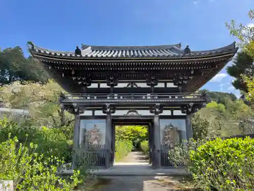 観音寺の山門