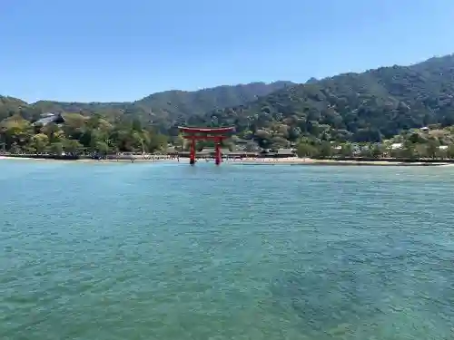 厳島神社の{uncategorized: "未分類", other: "その他", undefined: "問題あり", building: "その他建物", grave: "お墓", sacred_gate: "鳥居", guardian: "狛犬", statue: "像", buddha: "仏像", history: "歴史", nature: "自然", garden: "庭園", animal: "動物", pagoda: "塔", temizu: "手水舎", mountain_gate: "山門・神門", sanctuary: "本殿・本堂", subordinate: "末社・摂社", art: "芸術", scenery: "景色", jizo: "地蔵", ema: "絵馬", goshuin: "御朱印", omikuji: "おみくじ", items: "授与品その他", amulet: "お守り", goshuincho: "御朱印帳", eats: "食事", festival: "お祭り", votive_dance: "神楽", shichigosan: "七五三参", wedding: "結婚式", experience: "体験その他", initially: "初詣", around: "周辺", anti_infection: "感染症対策"}